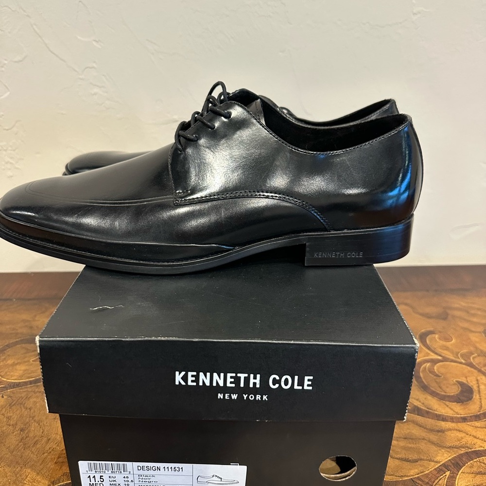 NEW in box Kenneth Cole Classic Black Oxfords